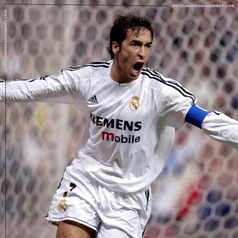 Raúl González - Cầu thủ đầu tiên ghi bàn trong 03 trận chung kết Champions League